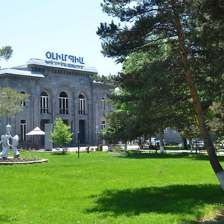 Готель Jermuk Olympia Sanatorium Екстер'єр фото