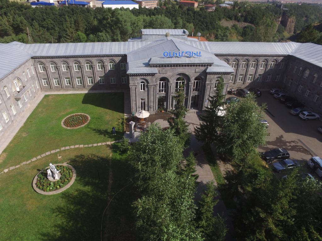 Готель Jermuk Olympia Sanatorium Екстер'єр фото